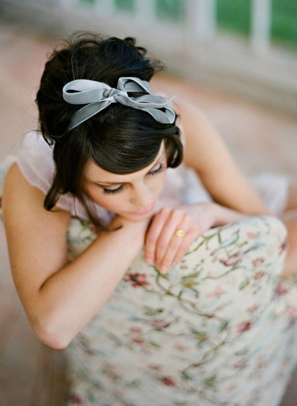 Прическа с лентой