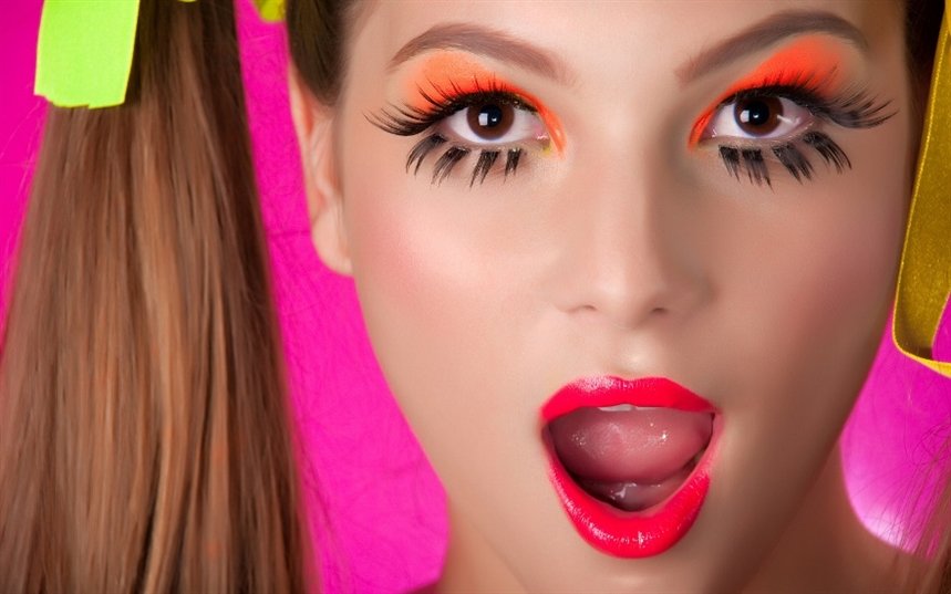 Неоновый макияж