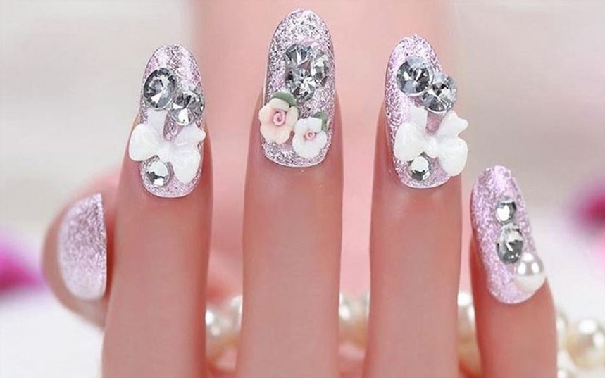 Маникюр с бантами и цветами