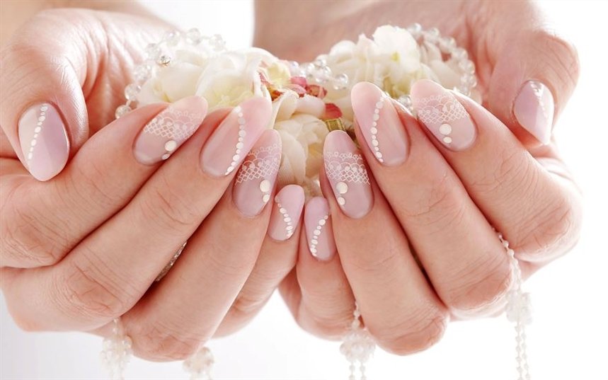 Маникюр с гипюром