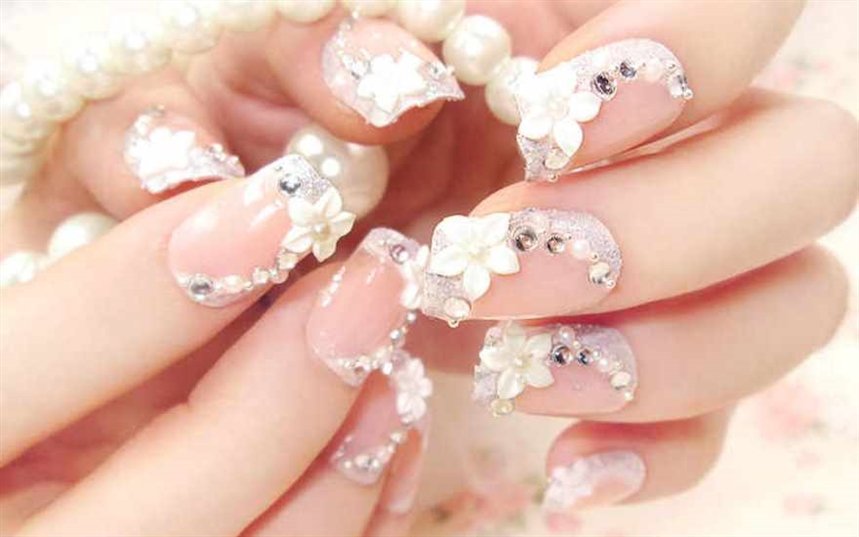 Белый маникюр