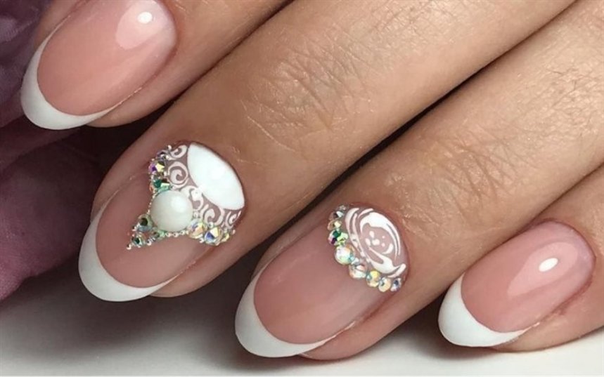 Маникюр с диадемой