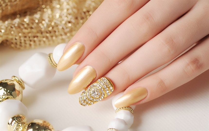 Золотой маникюр