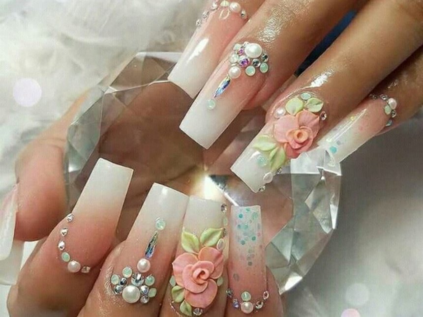 Розы на ногтях