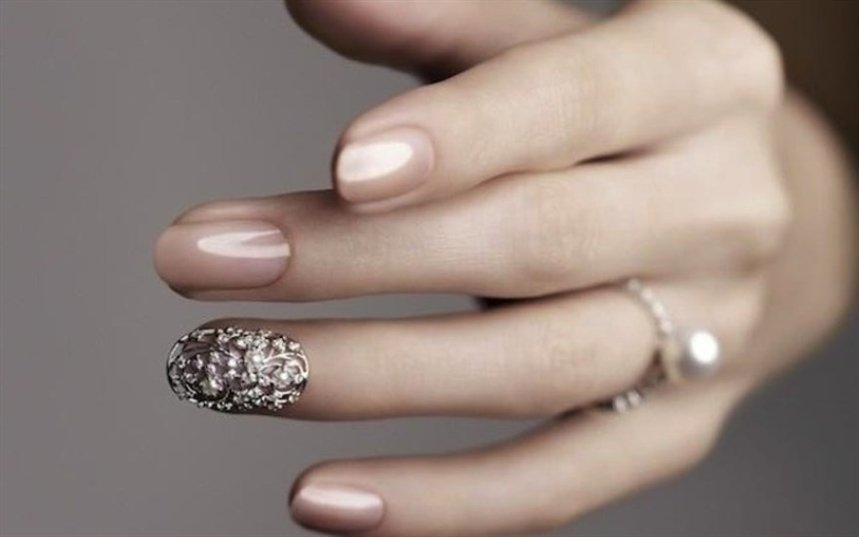 Серебряный маникюр