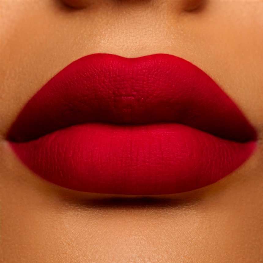 Матовые красные губы Матовые красные губы