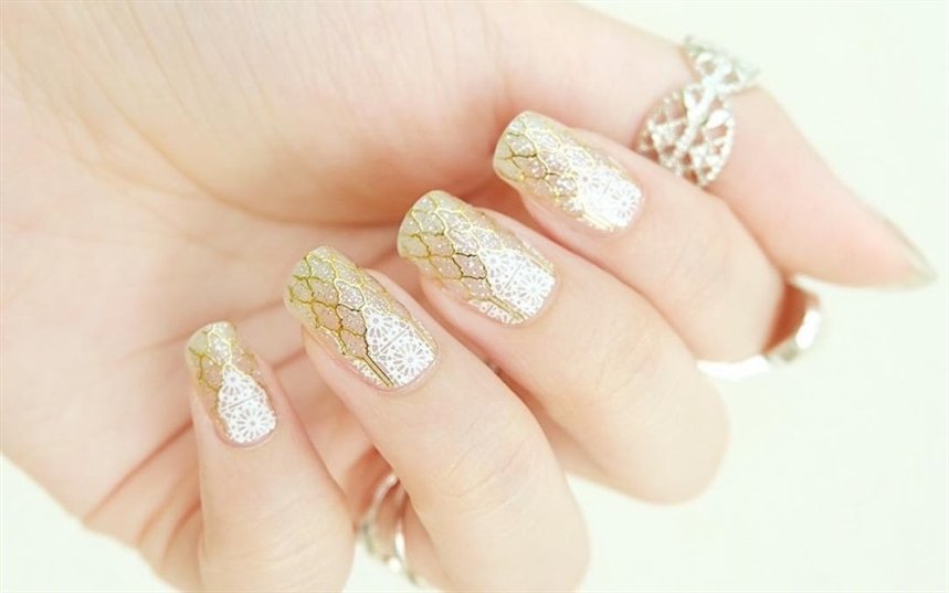 Маникюр с золотой чешуей