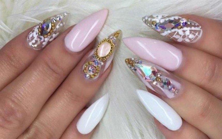 Маникюр в разном стиле