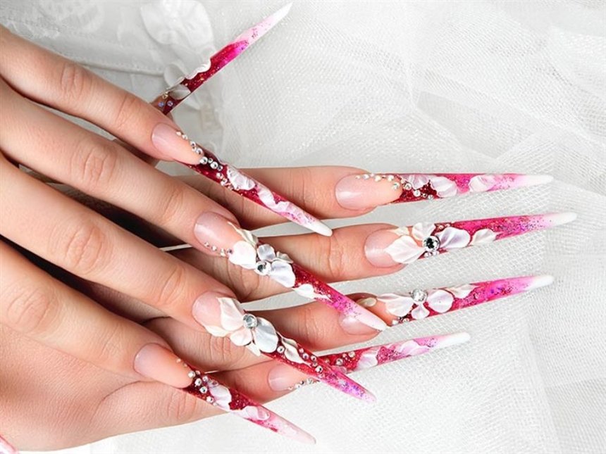 Свадебный розовой маникюр