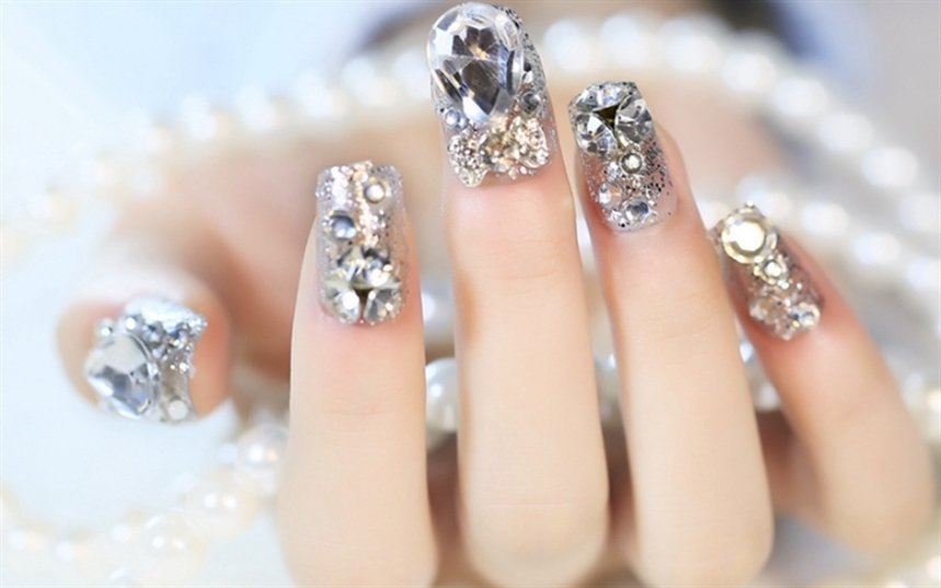 Алмазные ногти
