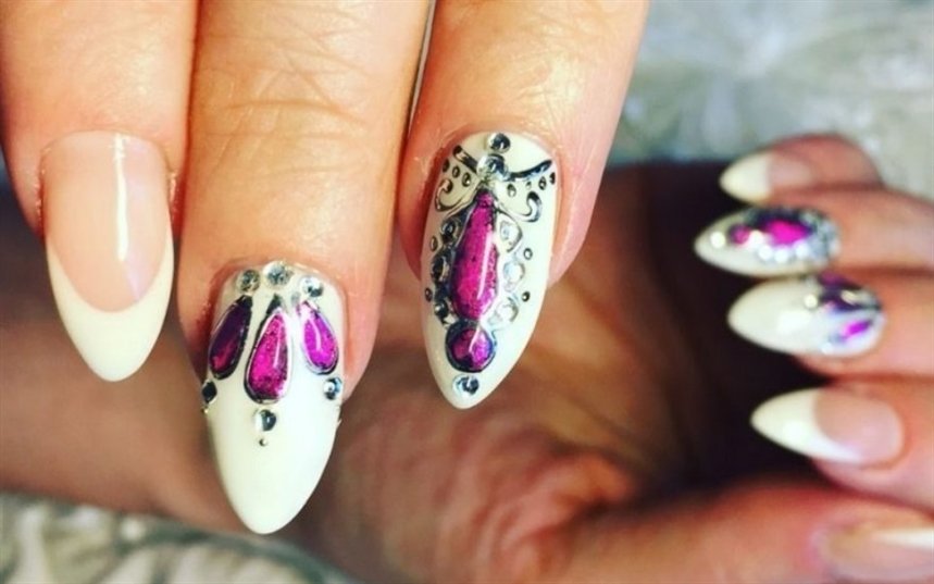 Маникюр с аметистом