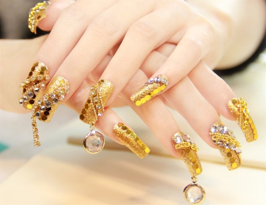 Маникюр с пирсингом