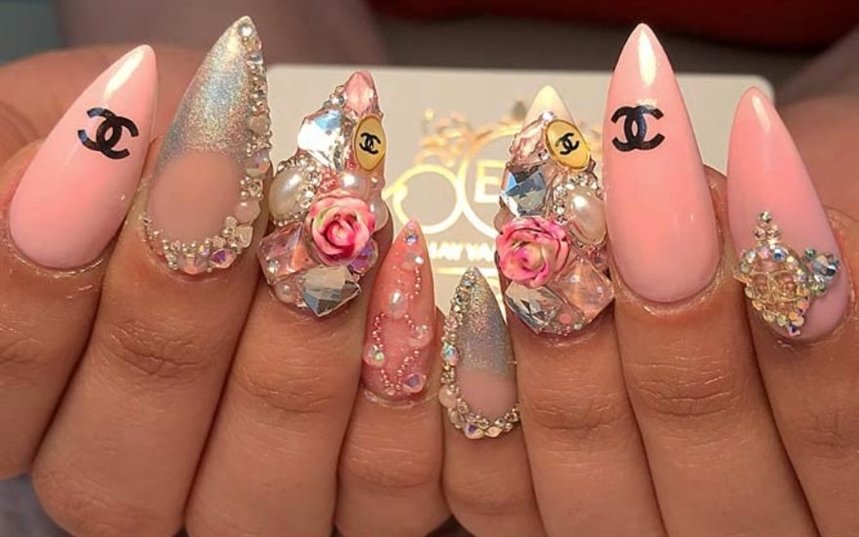 Маникюр Шанель