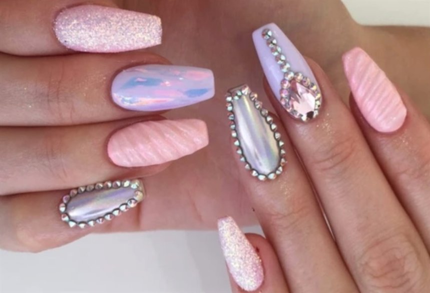 Маникюр с обрамлением