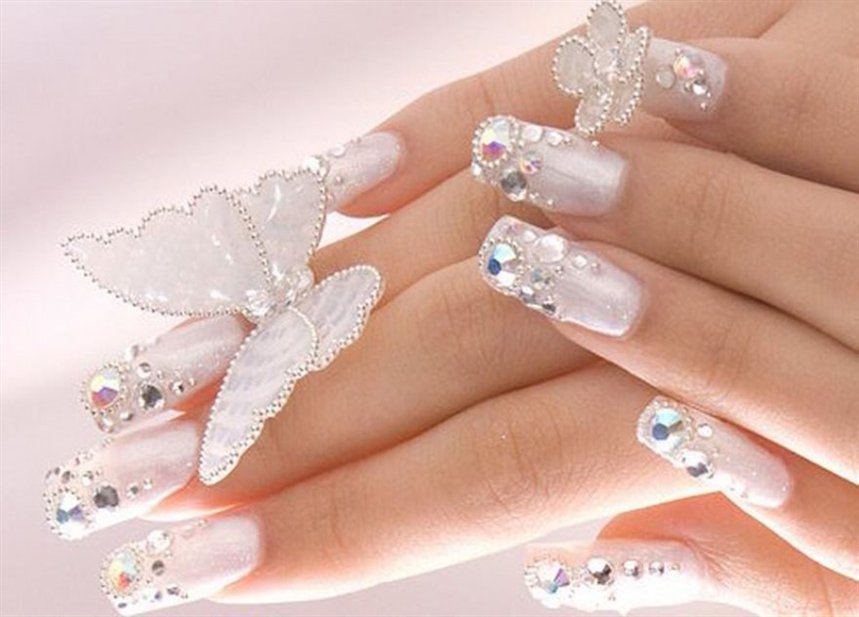 Маникюр с бабочкой