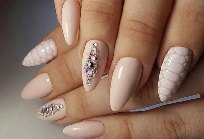 Драконья чешуя на ногтях