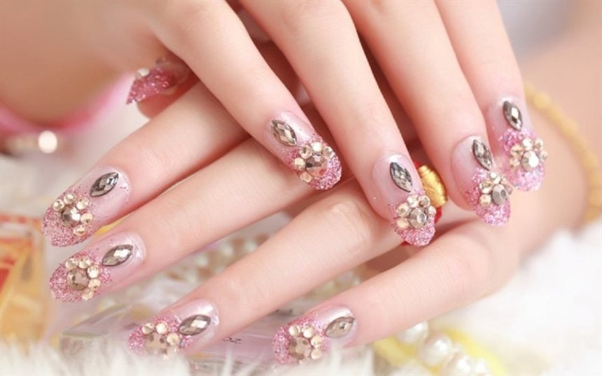 Розовый свадебный маникюр