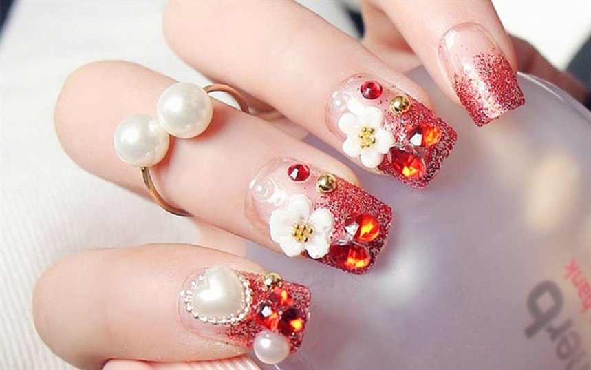 Красный свадебный маникюр