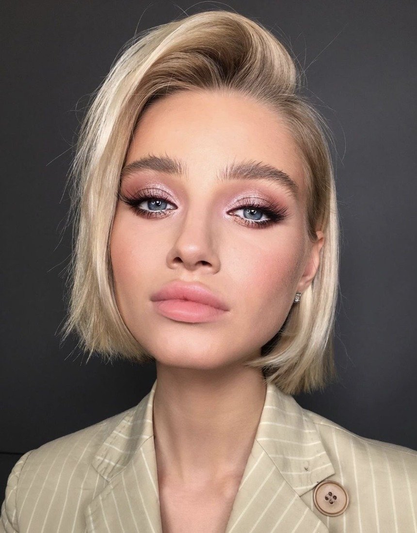 Стильный макияж для блондинки 