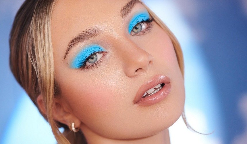 Голубые тени для век 