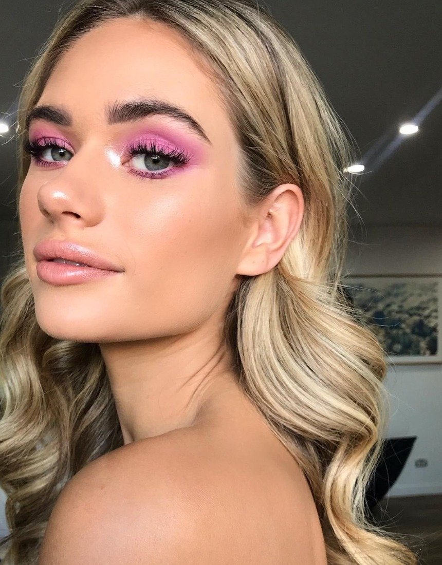 Стильный макияж для блондинки 