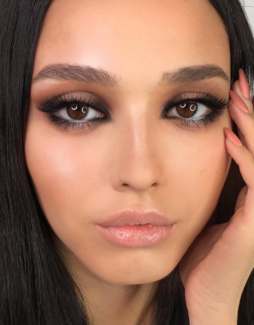 Стильный макияж для брюнетки