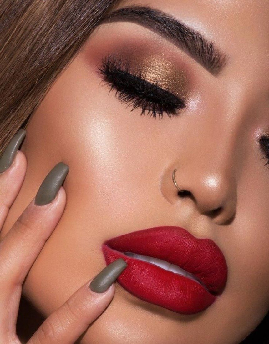 Стильный макияж для брюнетки