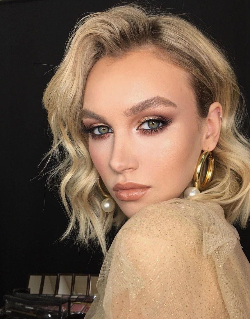 Стильный макияж для блондинки 