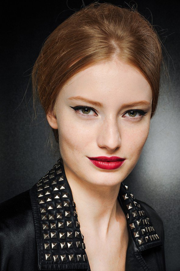 красная помада