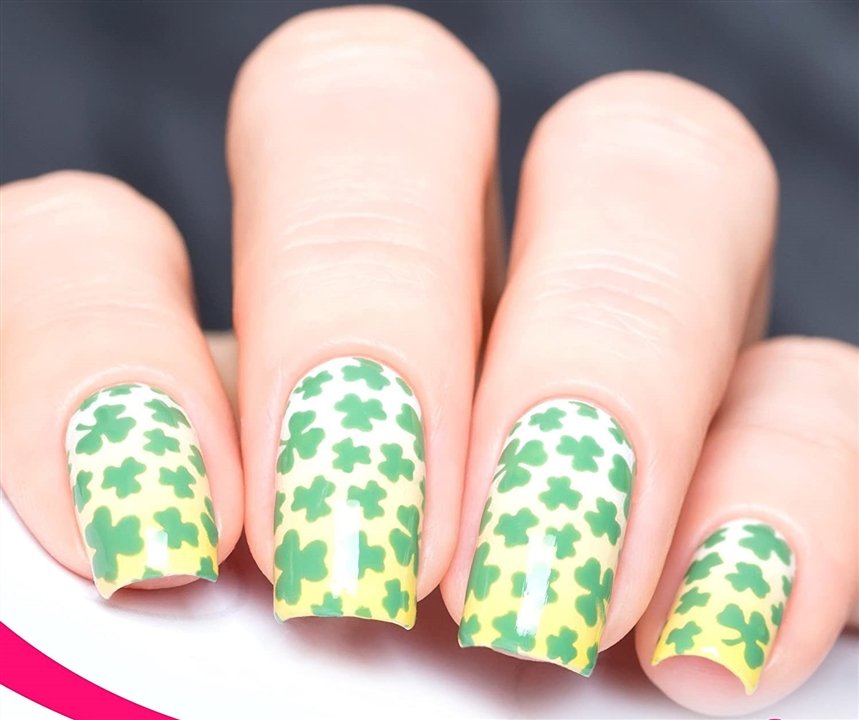 Маникюр омбре с клевером Маникюр омбре с клевером