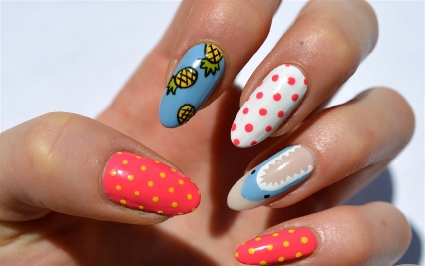 Маникюр с акулой и ананасами Маникюр с акулой и ананасами