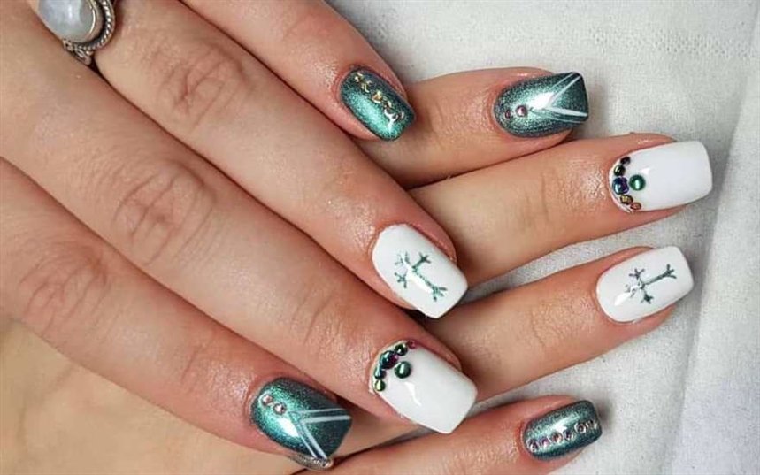 Пасхальный маникюр с крестиком