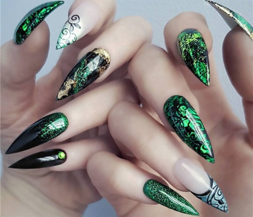 Изумрудный маникюр