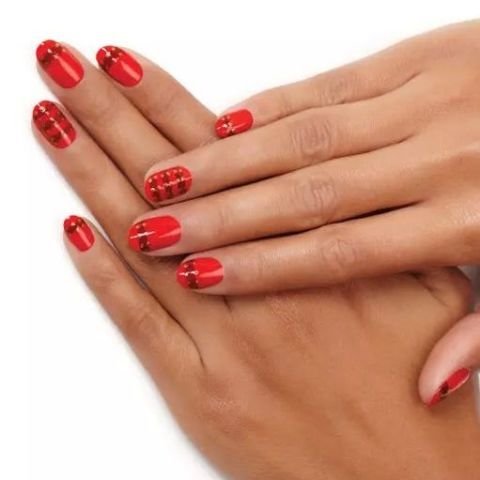 Ярко-красный маникюр