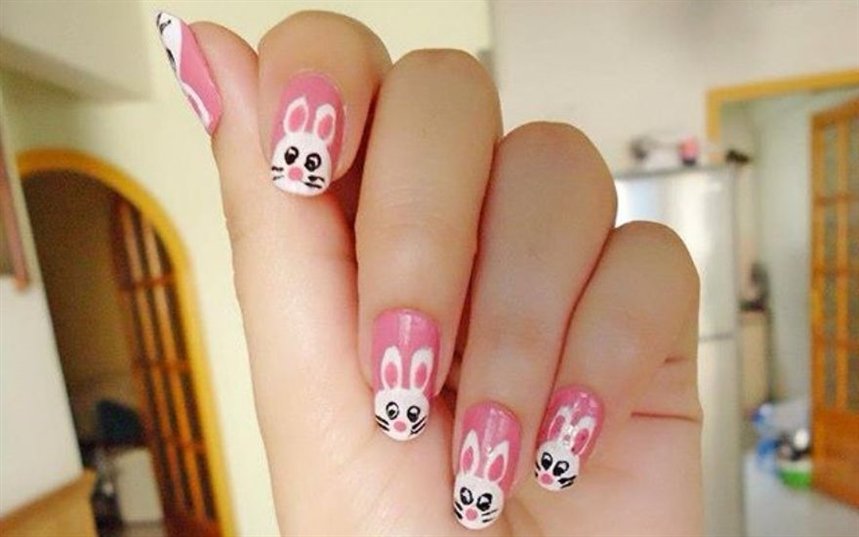 Пасхальный маникюр с зайками