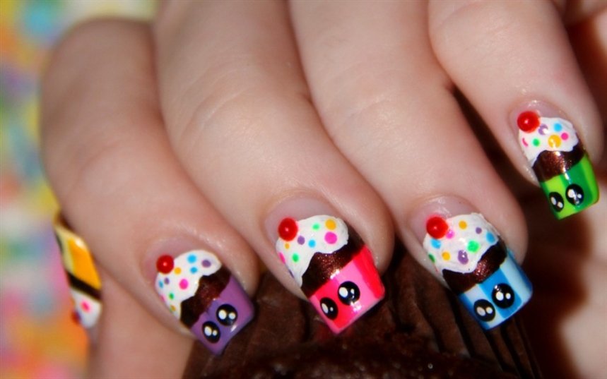 Пасхальный маникюр цветной