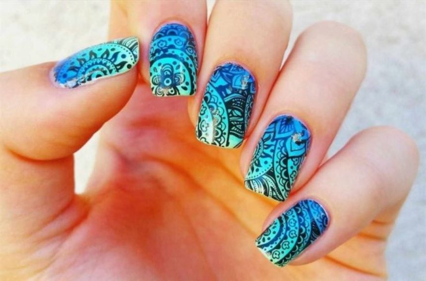 Маникюр с мандалой