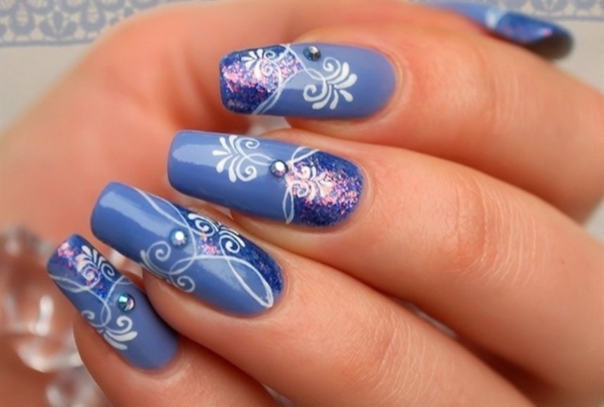 Васильковый маникюр