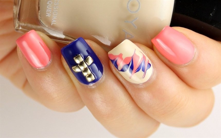 Пасхальный маникюр с крестом