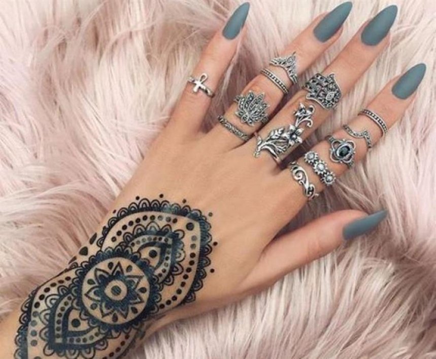 Маникюр с хной