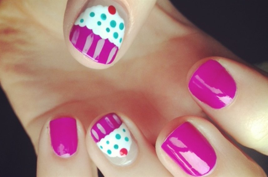 Пасхальный маникюр маджента
