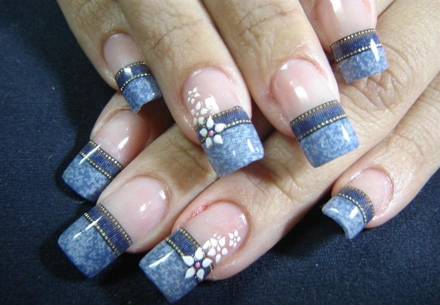 Джинсовый маникюр с цветком