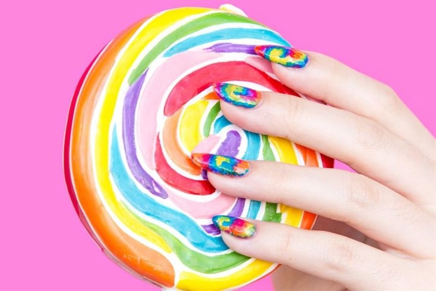 Маникюр с разводами