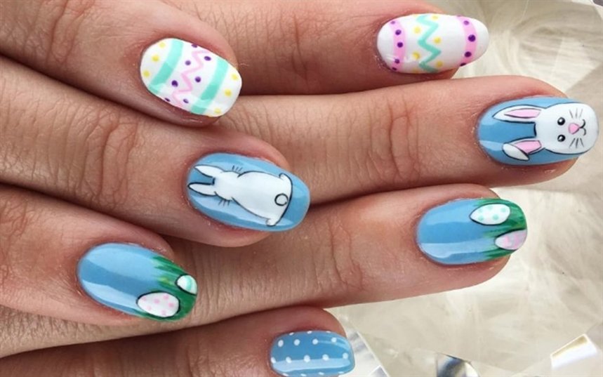 Пасхальный маникюр голубой