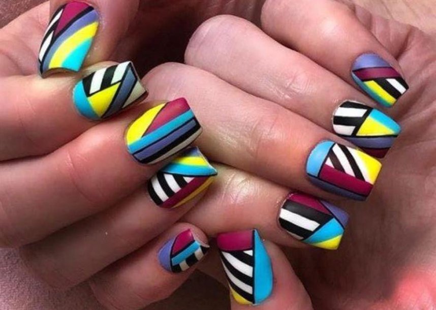 Маникюр с линиями Маникюр с линиями