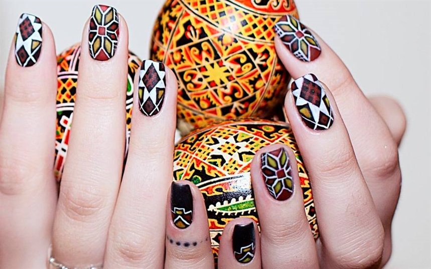 Пасхальный маникюр под писанки