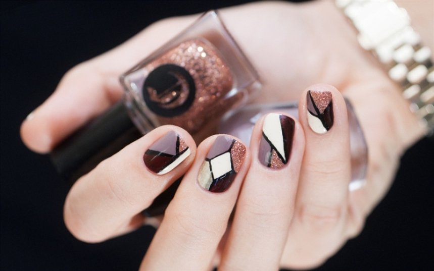 Пасхальный маникюр кофейный