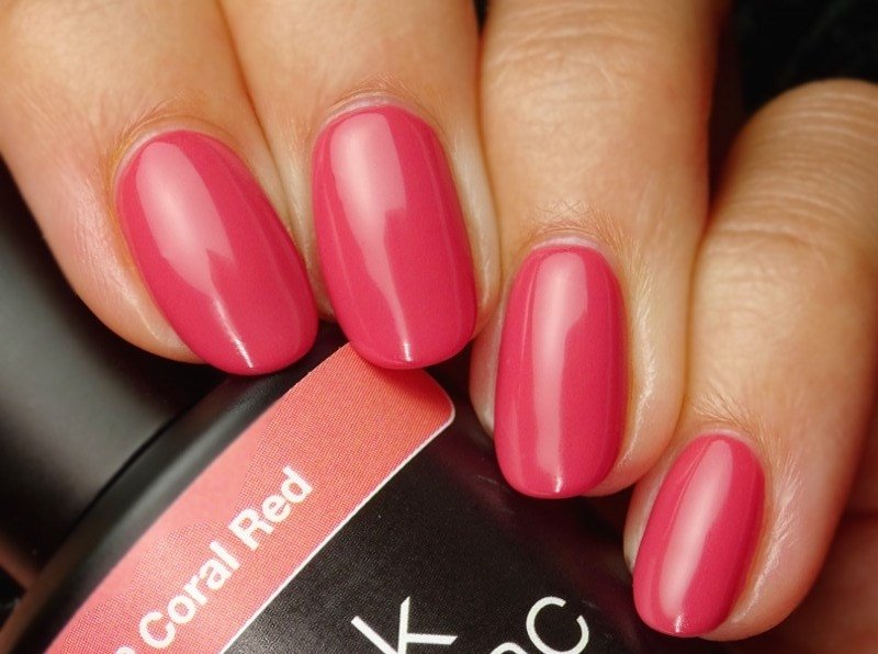 Коралловый маникюр