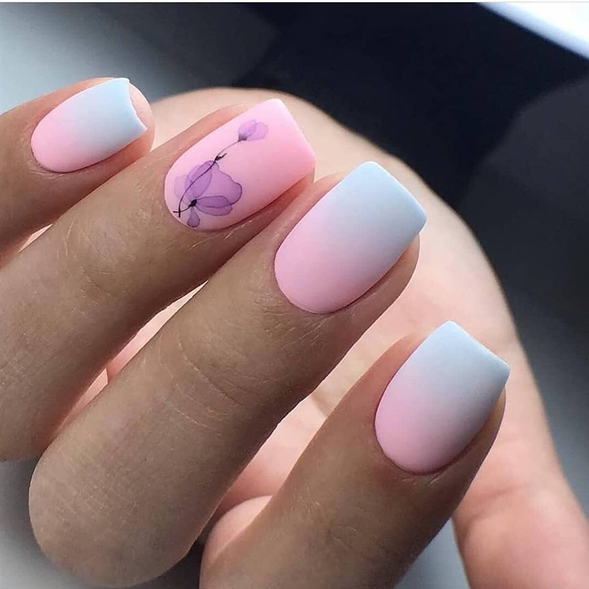 Цветок на ногтях