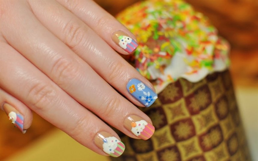 Пасхальный маникюр с пасками